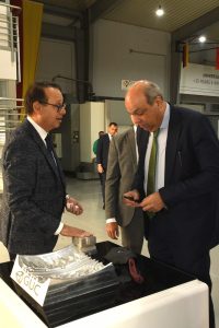 وزير الطيران يتفقد المجمع الصناعي والمدرسة الألمانية الدولية بحرم الجامعة الألمانية بالقاهرة