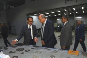 وزير الطيران يتفقد المجمع الصناعي والمدرسة الألمانية الدولية بحرم الجامعة الألمانية بالقاهرة (٢)