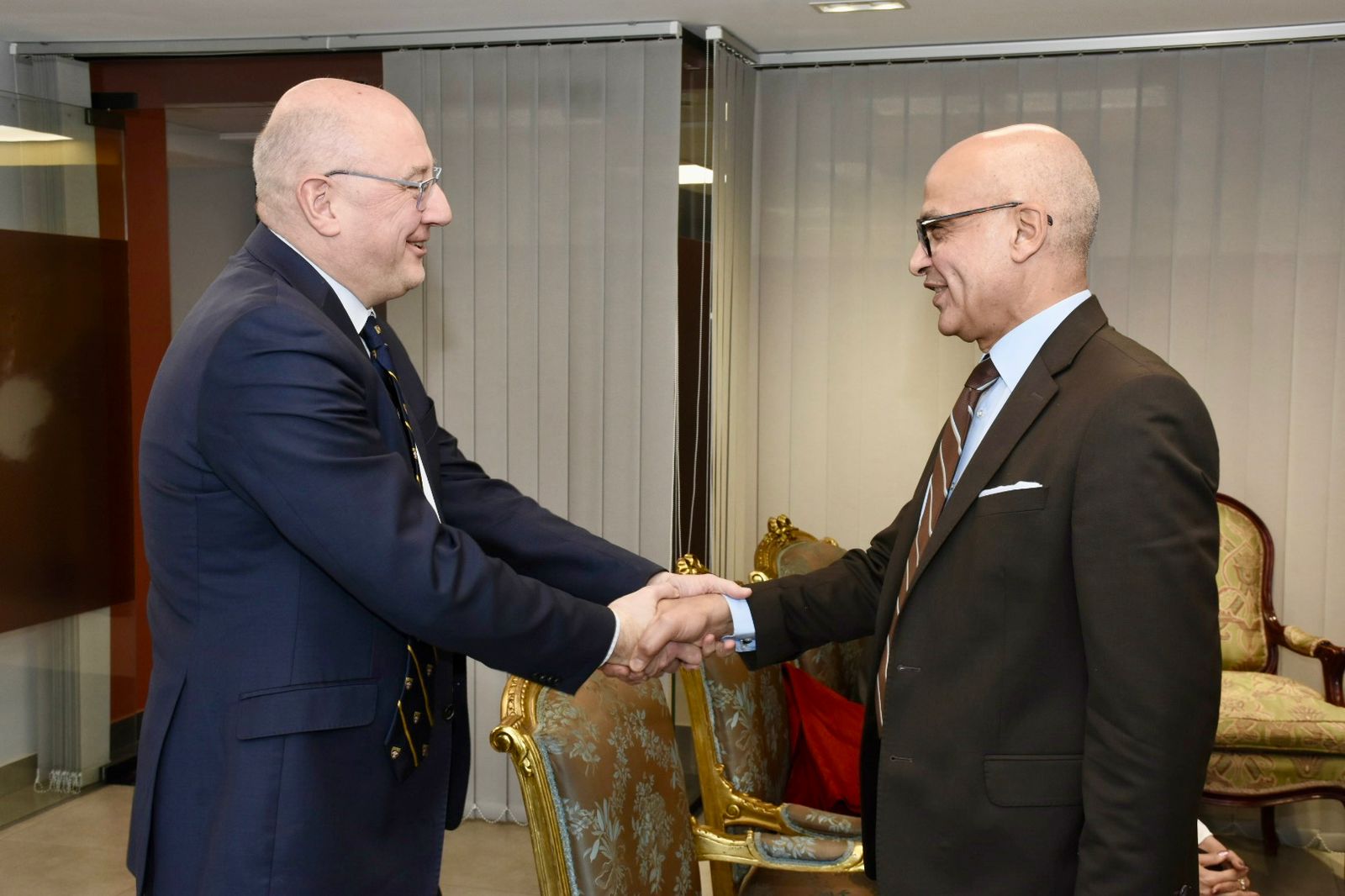 جامعة عين شمس وجامعة "Essex" البريطانية تبحثان تعزيز الشراكة الأكاديمية