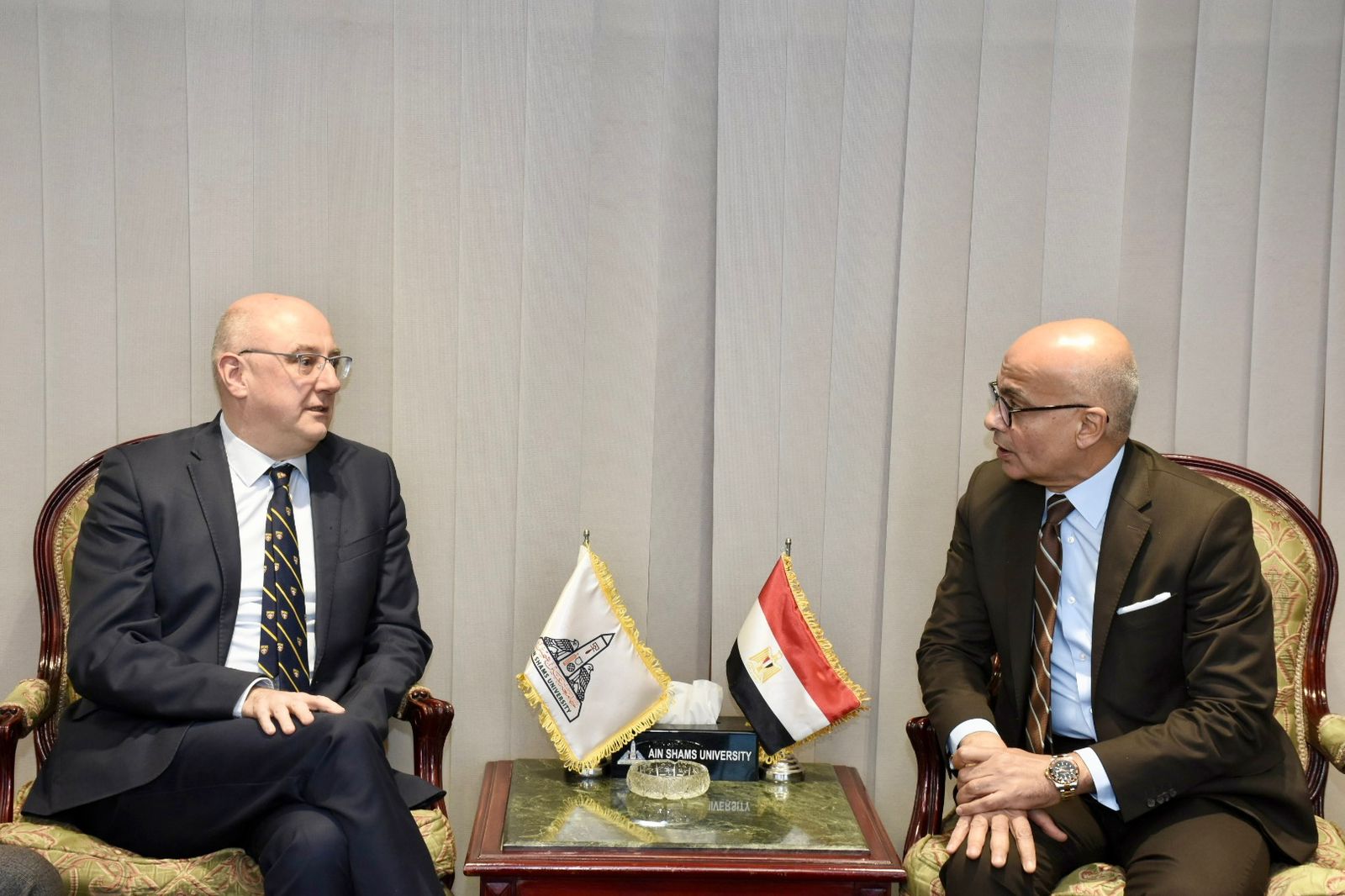 جامعة عين شمس وجامعة "Essex" البريطانية تبحثان تعزيز الشراكة الأكاديمية