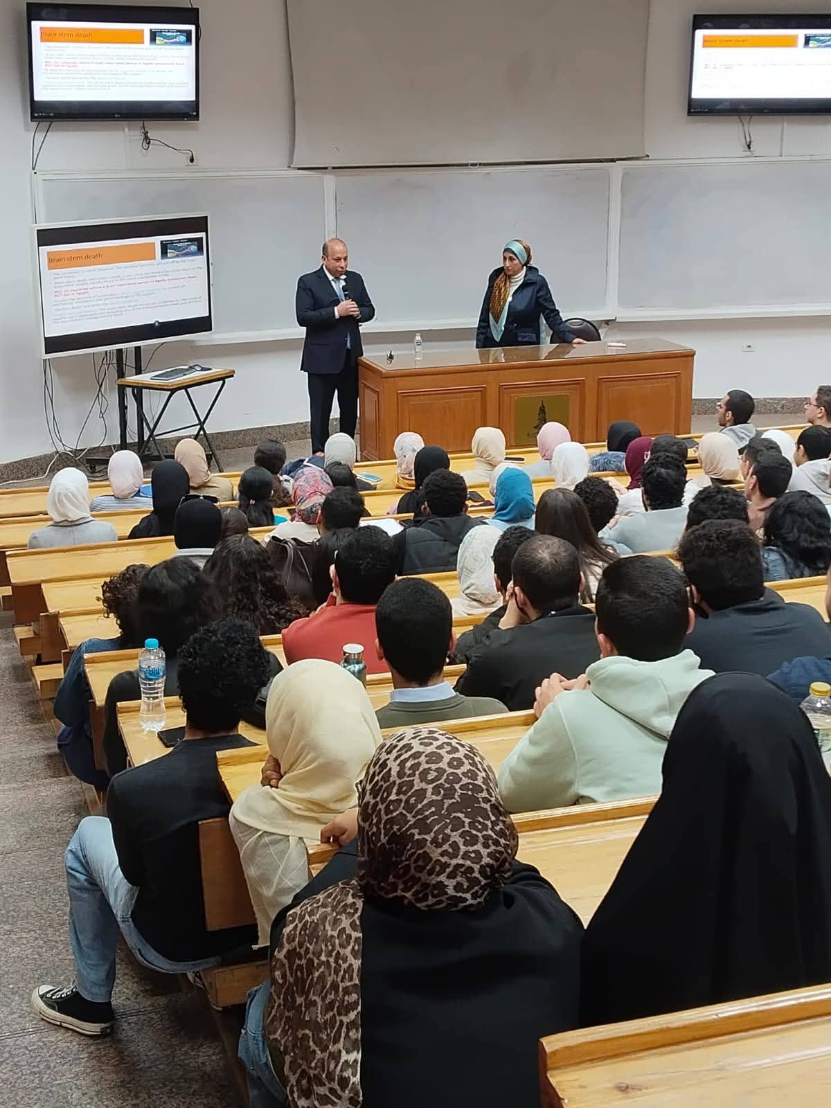 عميد طب قصر العيني: انتظام الدراسة منذ اليوم الأول يعكس وعي الطلاب وحرصهم على الالتزام بالعملية التعليمية