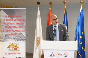 رئيس جامعة عين شمس وملحق التعاون التعليمي بالسفارة الفرنسية يفتتحان فعاليات الجامعة الشتوية لمشروع «FEF Égypte REINVENTE»