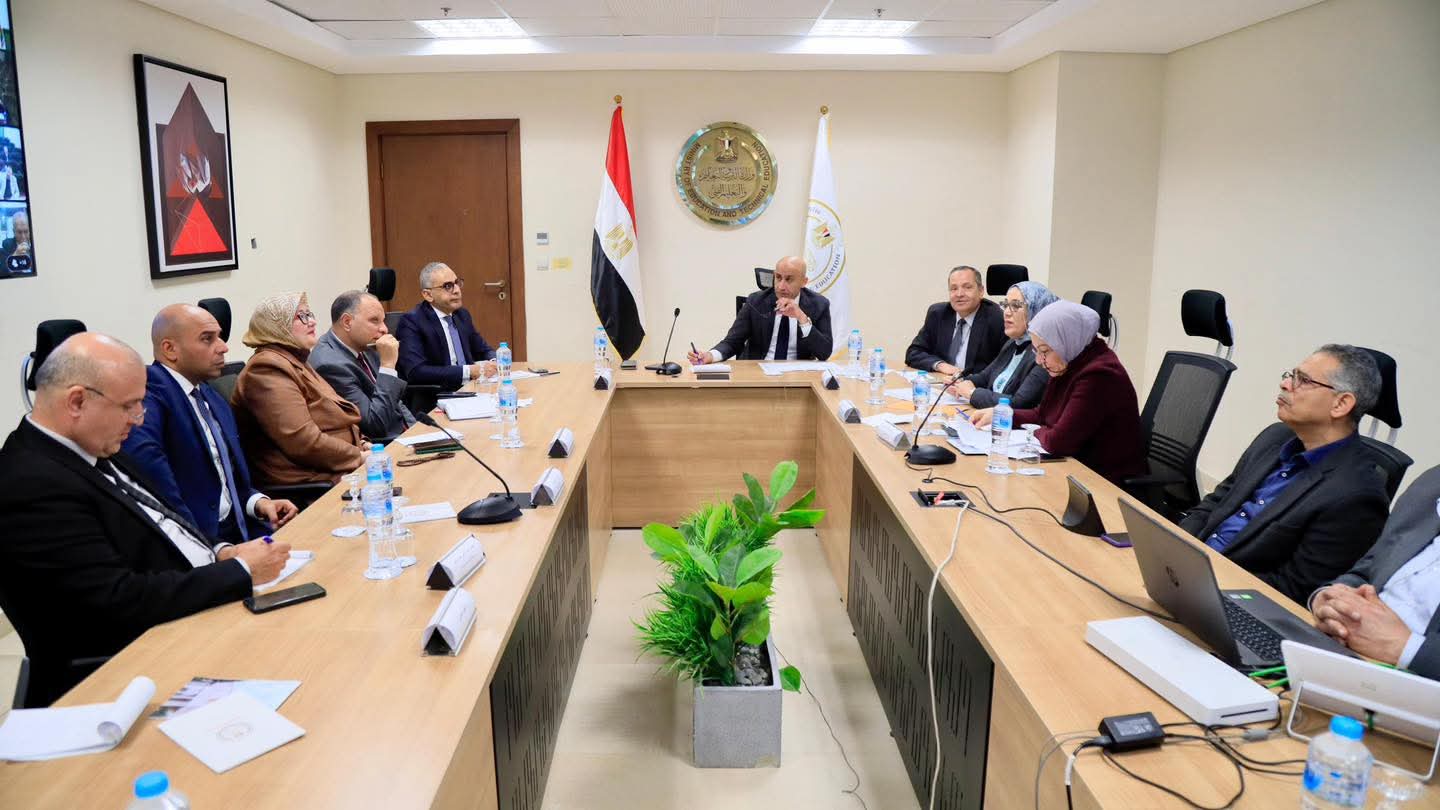 وزير التعليم يعقد اجتماعًا لمناقشة الخطة التنفيذية للقضاء على الفترة المسائية بالمرحلة الابتدائية