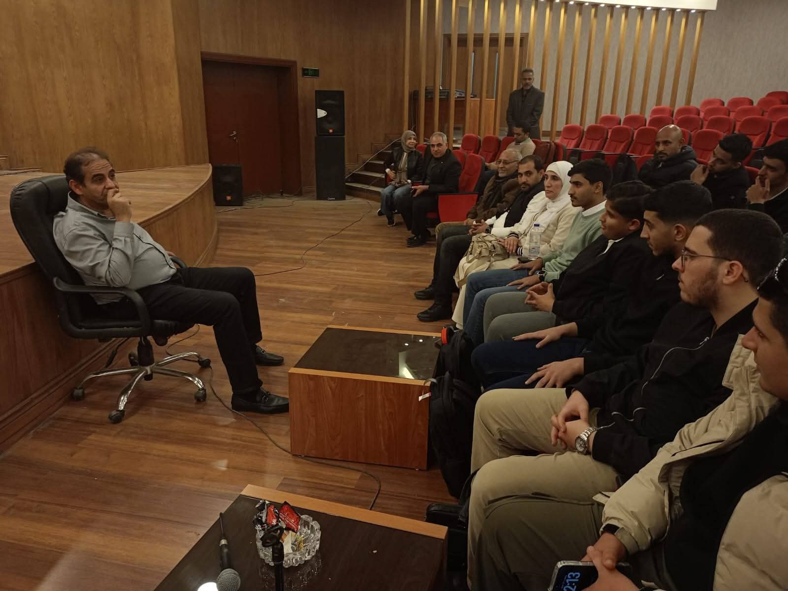 رئيس جامعة بورسعيد خلال استقباله عدد من الطلاب الوافدين: نعتز بانضمامكم لمجتمعنا الأكاديمي