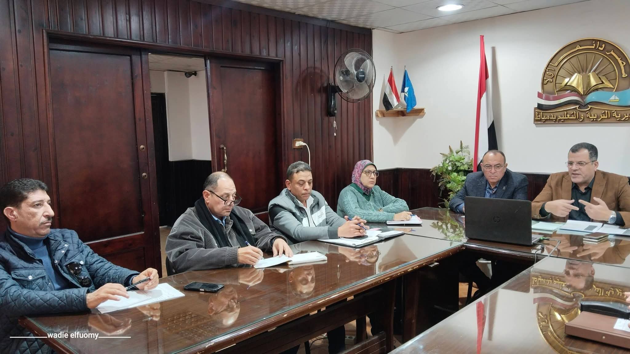 نحو تعليم أفضل.. مدير تعليم دمياط يؤكد علي الانضباط الإداري والتعليمي للارتقاء بمستوى العمل