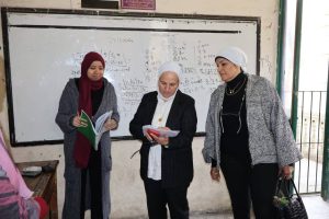 مدير تعليم القاهرة تتابع سير الدراسة بمدرسة المنيرة الرسمية لغات