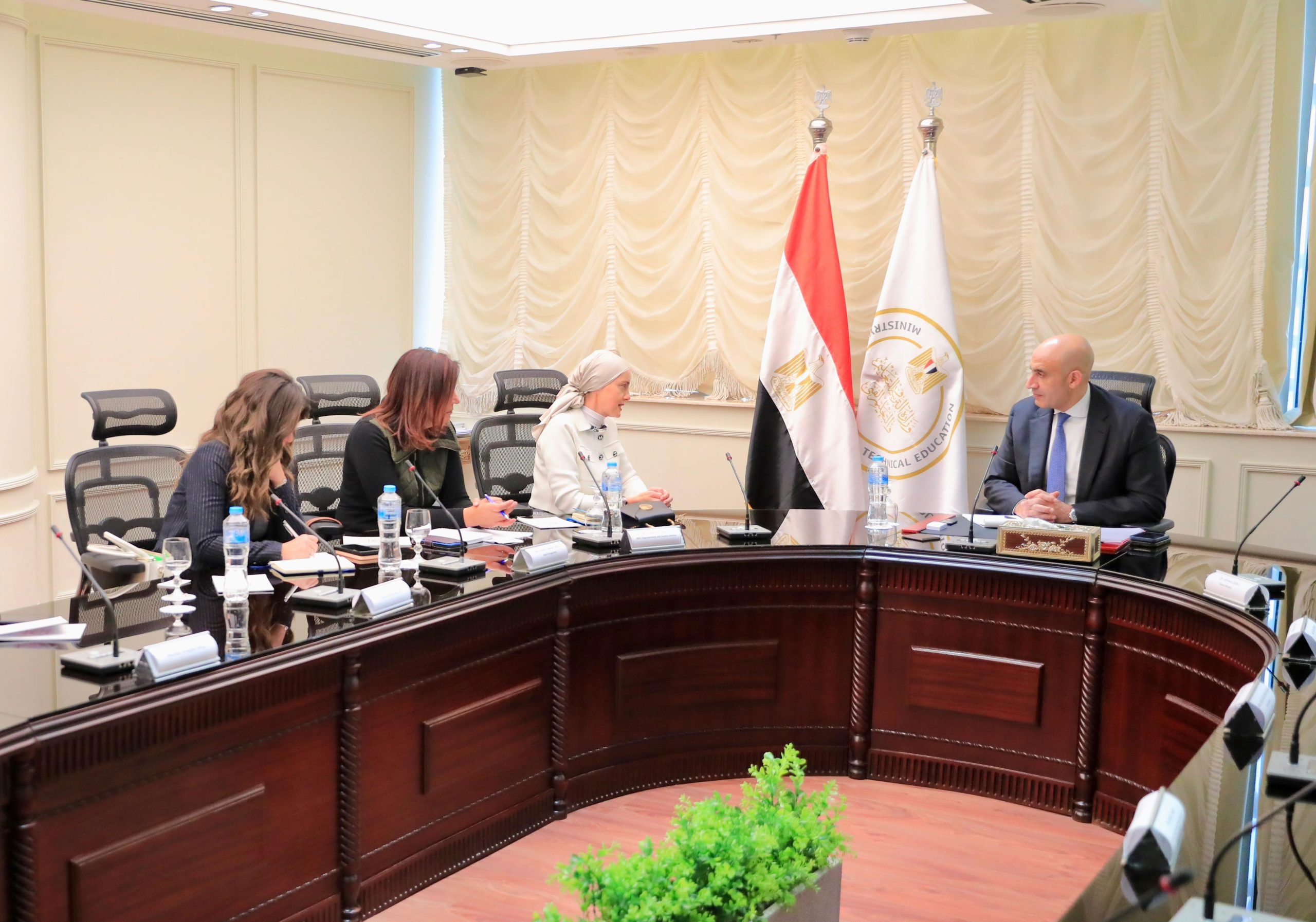 وزير التعليم يبحث مع الممثلة المقيمة ومدير مكتب برنامج الأغذية العالمي في مصر تعزيز الشراكة