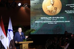 برعاية رئيس الجمهورية.. وزير التعليم العالي ومدير مكتبة الإسكندرية يسلمان «جائزة مكتبة الإسكندرية العالمية» للفائزين