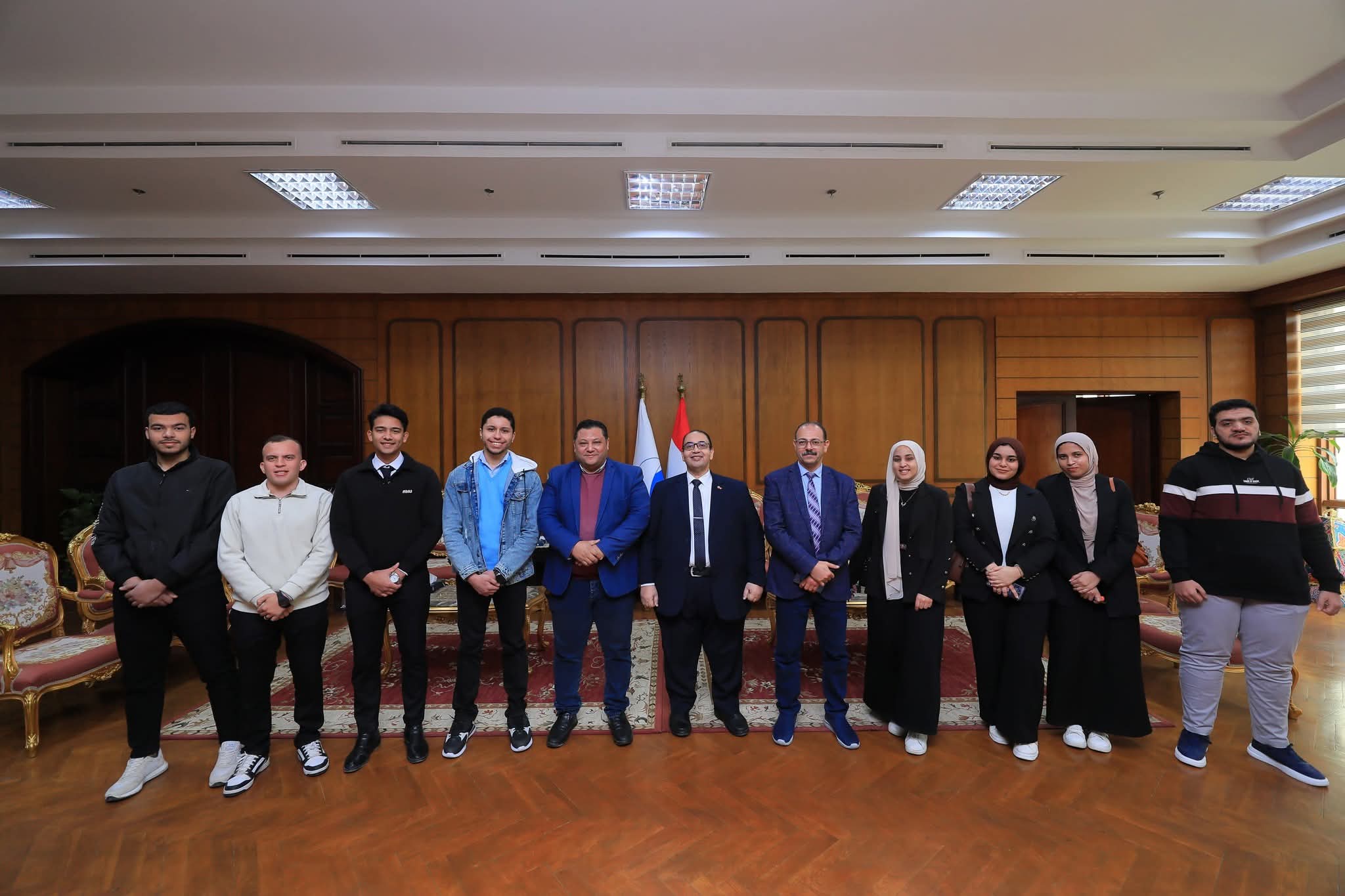 رئيس جامعة كفر الشيخ يكرّم فريق كلية الذكاء الاصطناعي لفوزه بالمركز الأول في الملتقى البيئي الأول لتحالف إقليم الدلتا