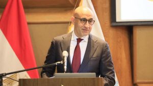 وزير التعليم يزور مستشفى "٥٧٣٥٧".. ويشيد بالدور الإنساني والعلمي للمستشفى