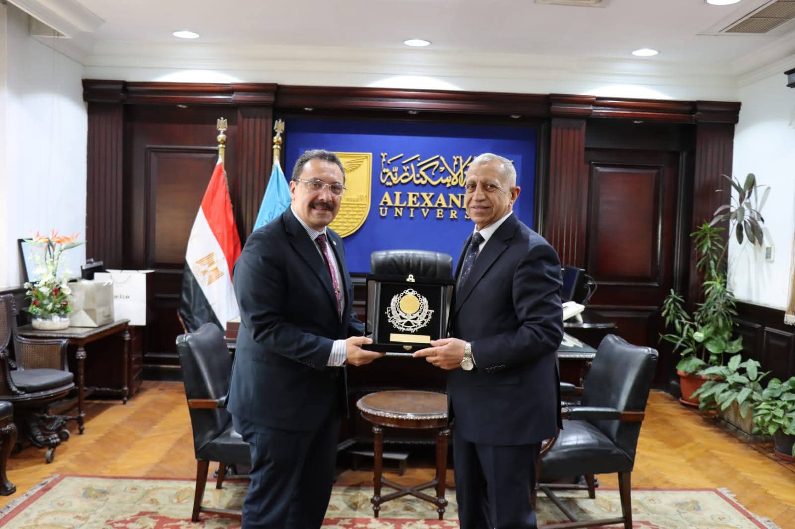 قائد المنطقة الشمالية العسكرية ورئيس الأكاديمية العربية يزوران جامعة الإسكندرية لبحث تعزيز التعاون