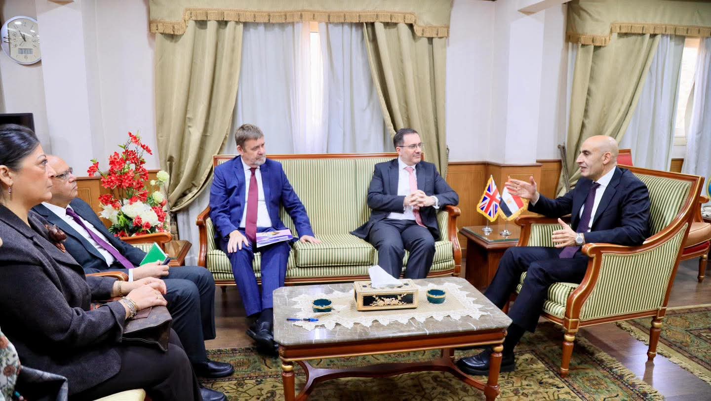 وزير التربية والتعليم يبحث مع السفير البريطاني سبل تعزيز آليات التعاون