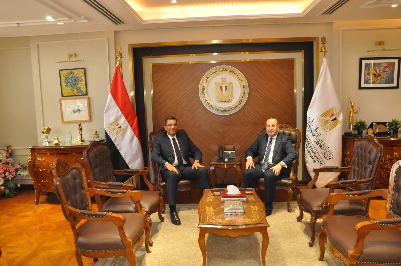 وزير التعليم العالي ومحافظ البحر الأحمر يبحثان تعزيز التعاون في المجالات الصحية والتنموية