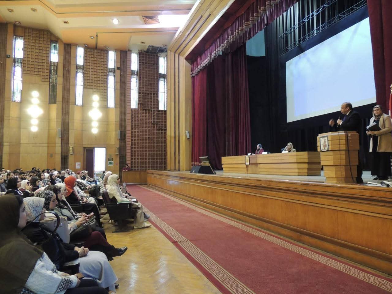 عميد طب قصر العيني: القيمة الحقيقية للذكاء الاصطناعي تتحقق عندما يُستخدم تحت إشراف علمي واعٍ.. ويظل عقل الطبيب وخبرته هما الأساس في توجيه هذه التقنيات والاستفادة منها