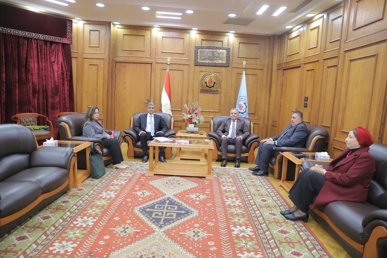 رئيس جامعة السويس يستقبل رئيس مركز القاهرة الدولي لتسوية النزاعات وحفظ وبناء السلام