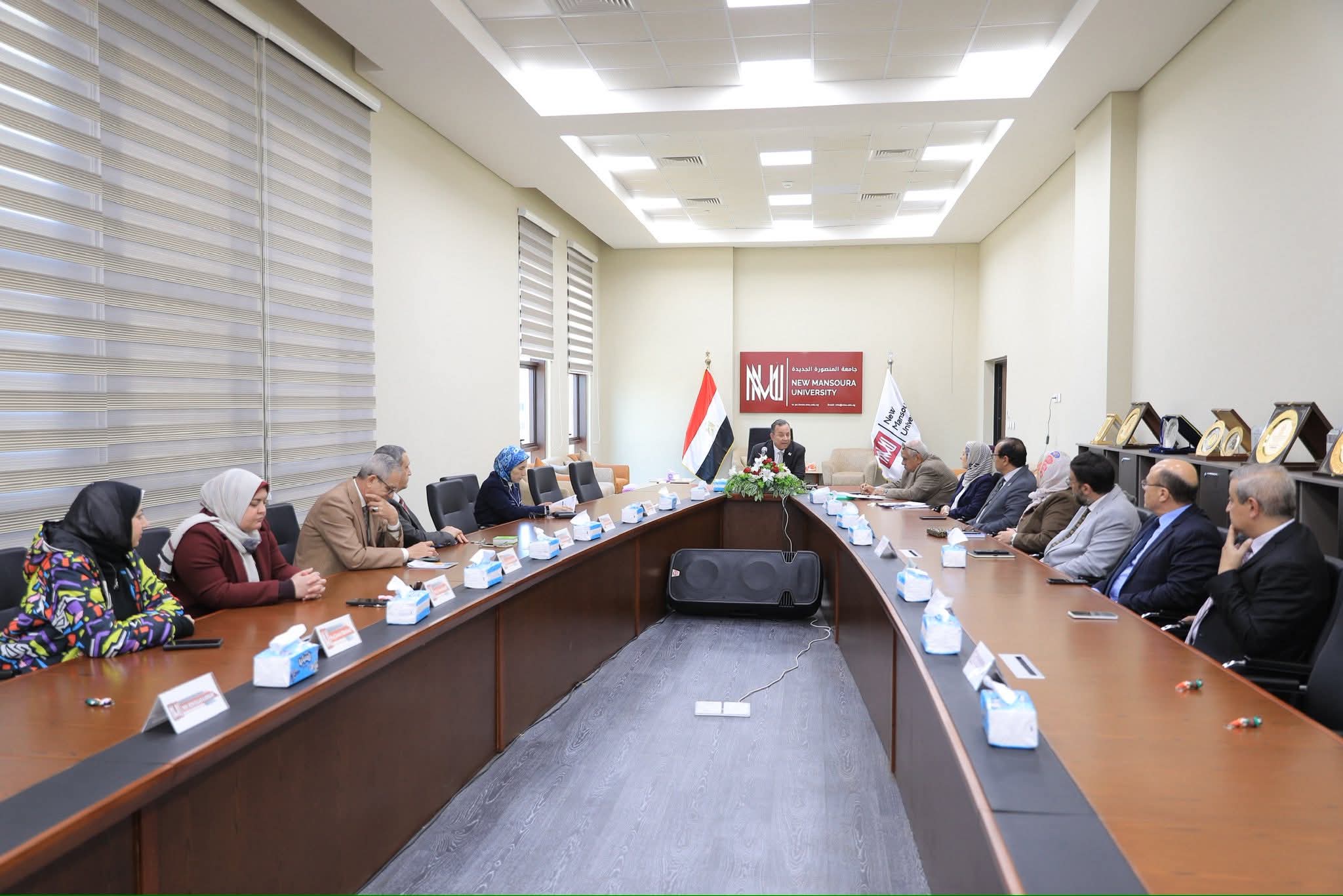 مجلس عمداء جامعة المنصورة الجديدة يناقش ضوابط الامتحانات وتحويل الدراسة "أونلاين" قبيل إجازة العيد