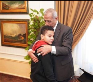 من «ابن البطل» إلى «قصة نجاح»: كيف احتضنت الأكاديمية العربية حلم حمزة منسي؟