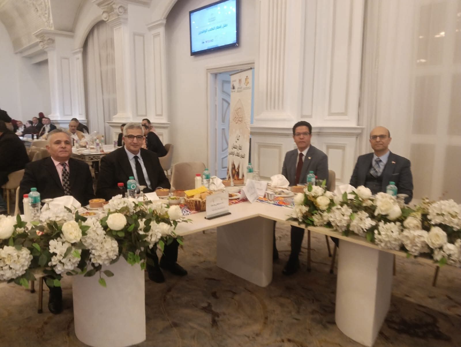 رئيس جامعة بنها: حريصون على توفير بيئة تعليمية متميزة وداعمة للطلاب الوافدين