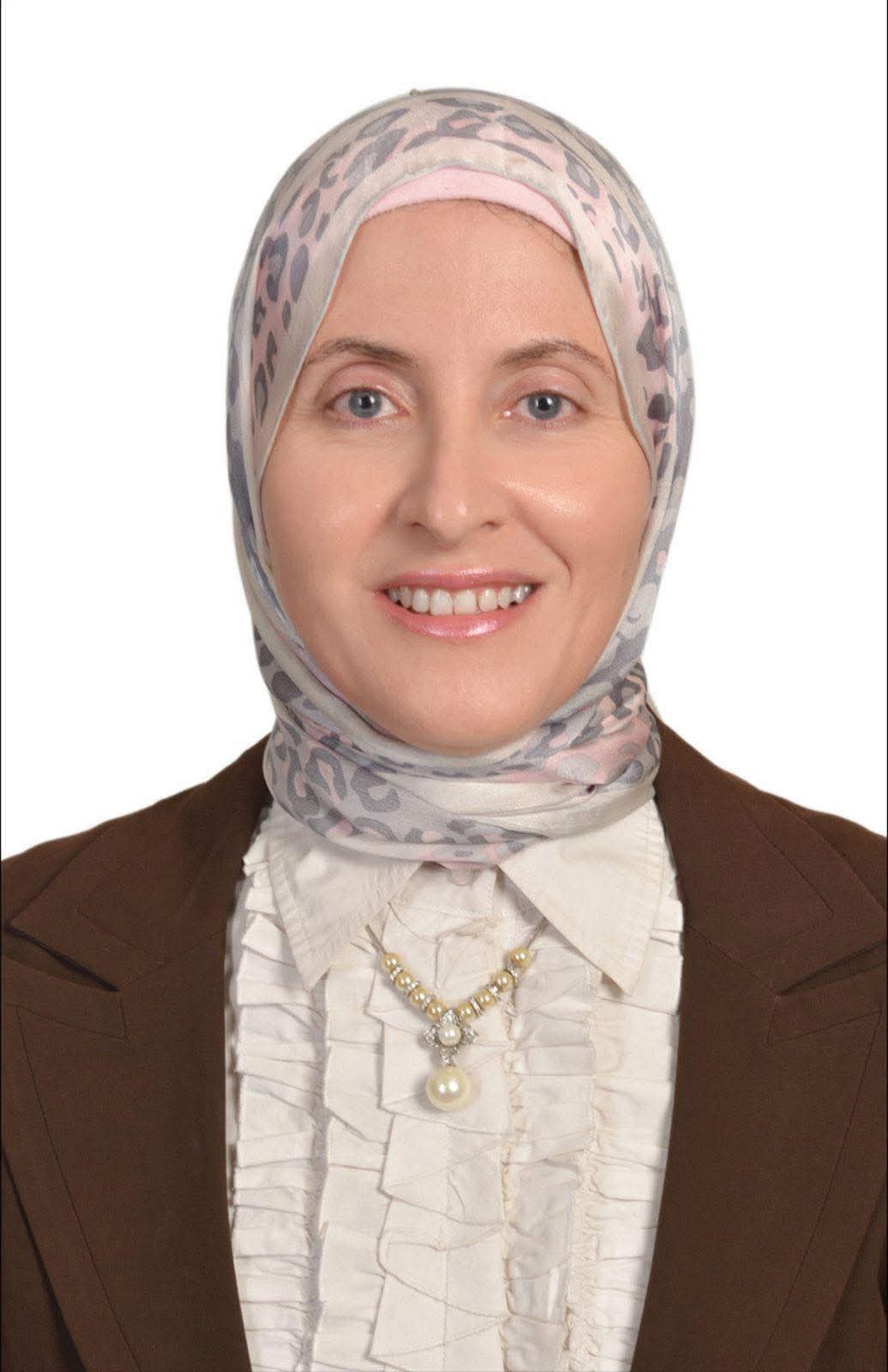 تكليف الدكتورة إيمان خليفة قائمًا بعمل عميد كلية الحاسبات والذكاء الاصطناعي بجامعة مطروح