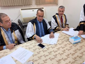 عميد طب أسيوط يشارك في مناقشة رسالة علمية حول تقنيات التخدير الحديثة لجراحات كسور الفخذ