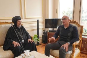 رئيس جامعة عين شمس يستقبل الأنبا إرميا للتهنئة بعيد الفطر المبارك