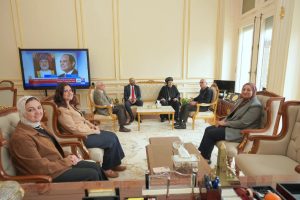 رئيس جامعة عين شمس يستقبل الأنبا إرميا للتهنئة بعيد الفطر المبارك