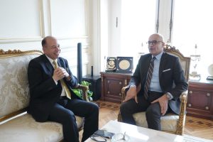 جامعة عين شمس تستقبل رئيس جامعة المنصورة لتعزيز التعاون الأكاديمي المشترك