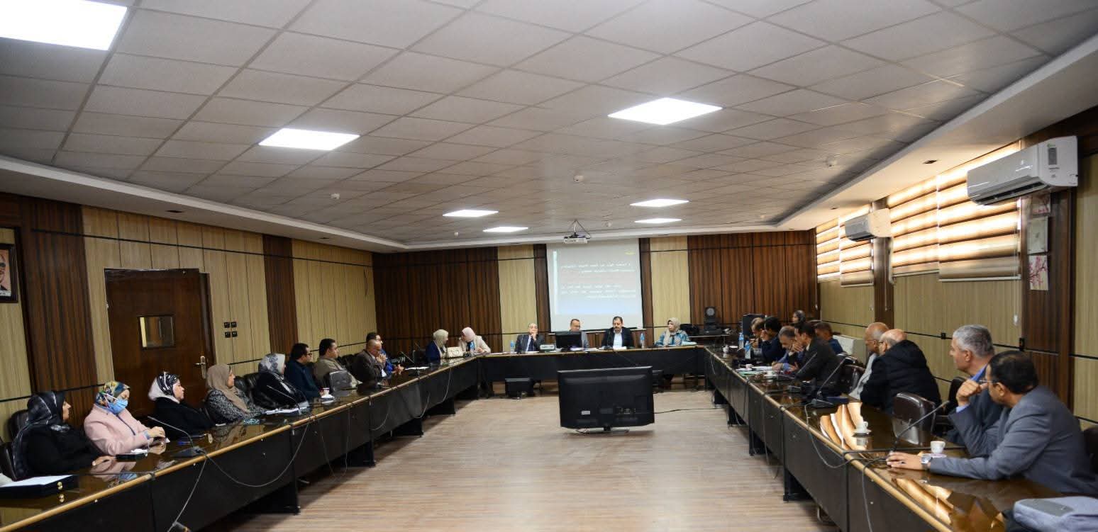 عميد طب أسيوط يترأس اجتماع مجلس إدارة المستشفيات الجامعية