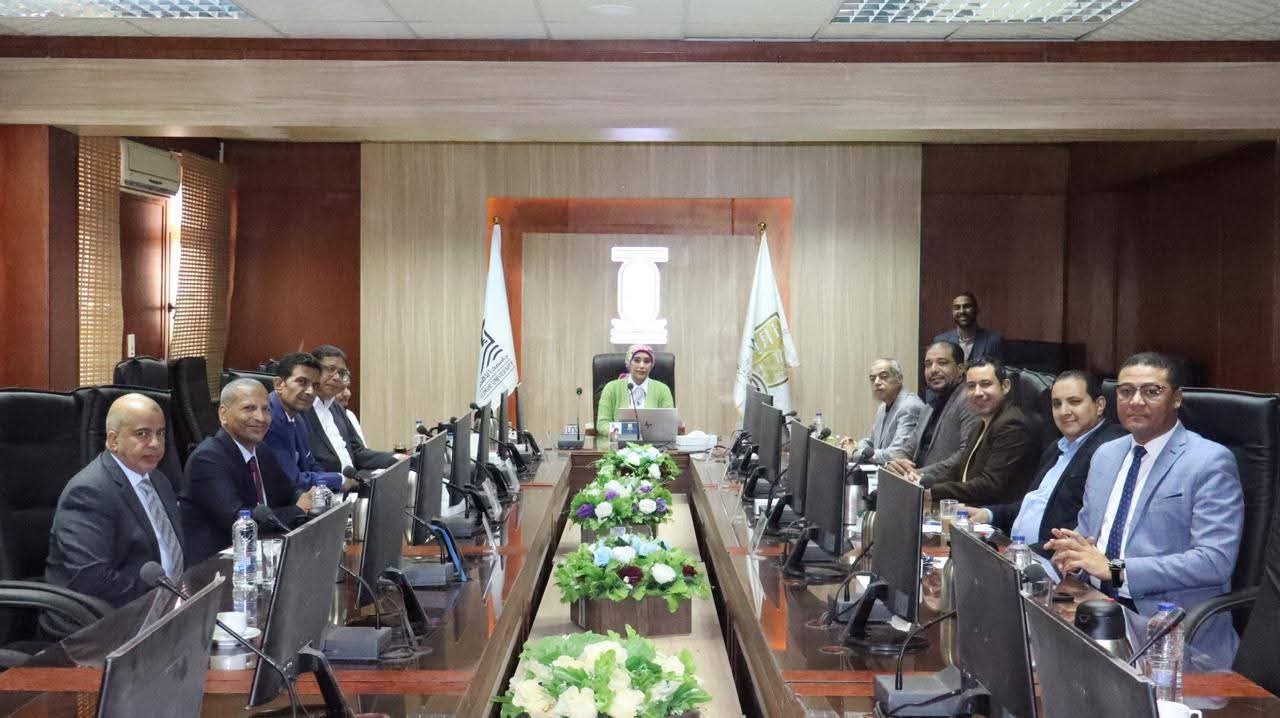 مجلس جامعة الأقصر يستعرض إنشاء مجلس استشاري مهني لتعزيز التكامل بين مخرجات التعليم ومتطلبات سوق العمل