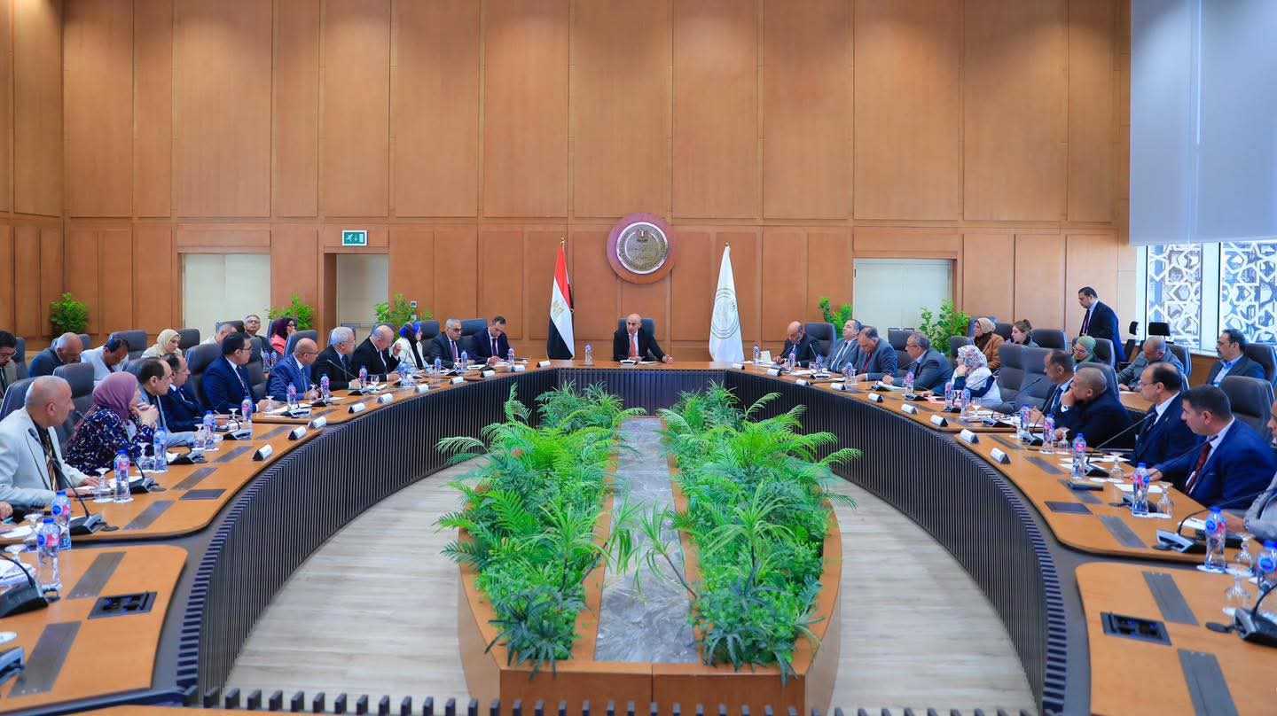 وزير التعليم يعقد اجتماعًا موسعًا مع قيادات التعليم فى مديريات القليوبية والإسماعيلية والسويس