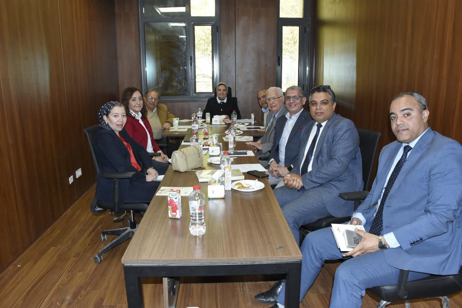 مناقشة آليات تشغيل مركز النانو تكنولوجي بجامعة عين شمس (تفاصيل)