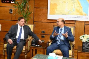 رئيس جامعة أسيوط يستقبل وفد محكمة استئناف أسيوط لتعزيز التعاون المشترك