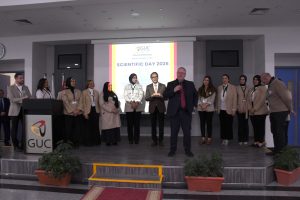 "طب أسنان GUC" ترسخ التميز في يومها العلمي الأول