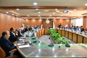 رئيس جامعة الوادي الجديد خلال ترأسه اجتماع مجلس الجامعة: نمضي بخطى ثابتة نحو التحول الرقمي والجودة الشاملة