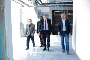 وزير الصحة الأسبق ورئيس جامعة دمنهور يتفقدا أعمال التشطيبات لمبنى كلية الطب والمستشفى الجامعي