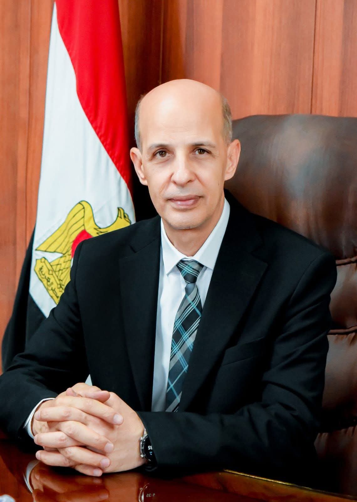 رئيس جامعة بني سويف يقرر تحمل الجامعة الزيادات المالية الخاصة بالتأمين الطبى لهيئة التدريس والعاملين