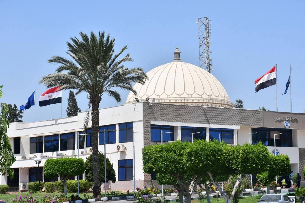 تنفيذًا لتوجيهات "الأعلى للجامعات".. جامعة قناة السويس تبدأ حصر أوائل الخريجين وحملة الماجستير والدكتوراه من خلال سجلات الجامعة