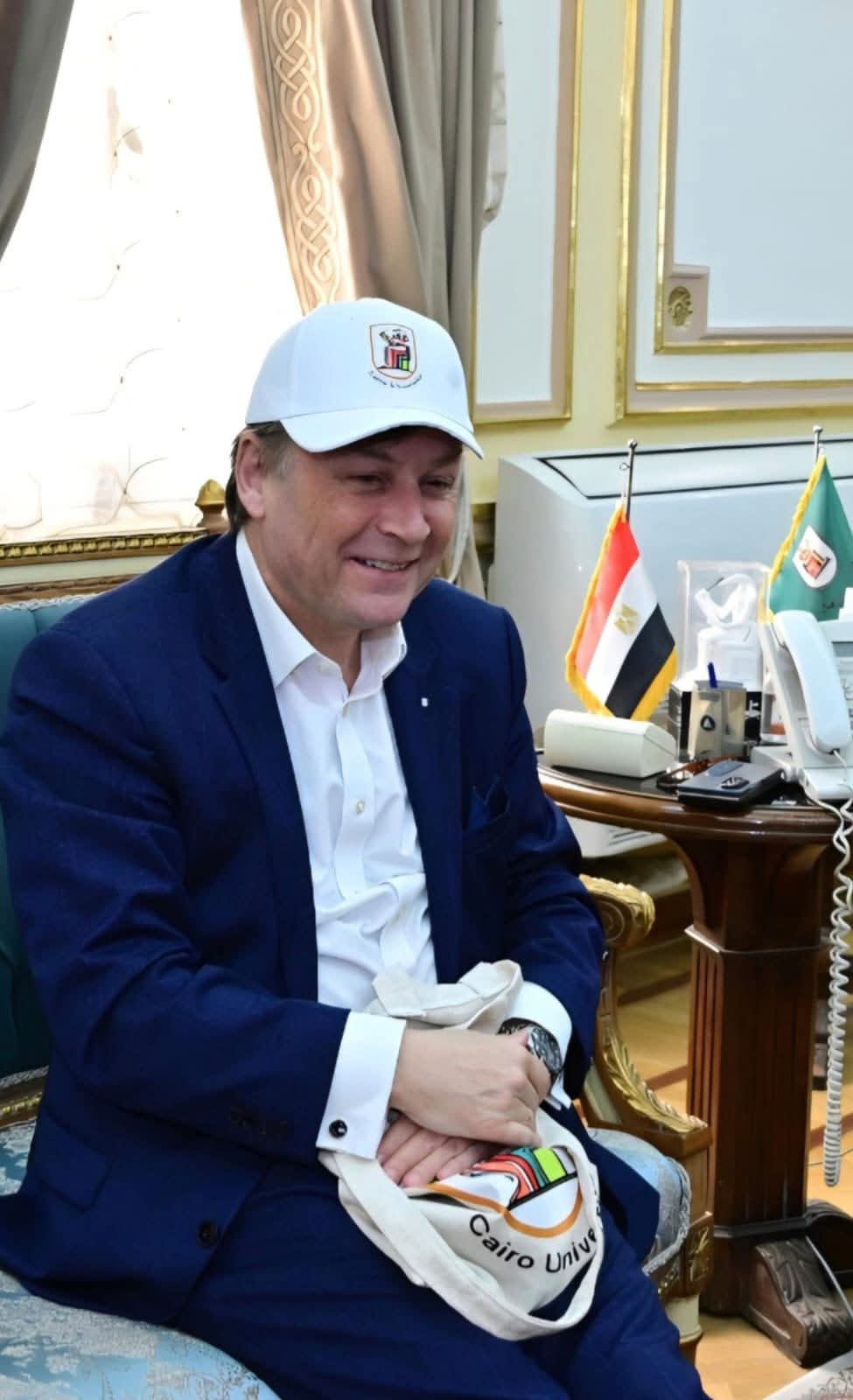 رئيس جامعة القاهرة يبحث مع رئيس جامعة بوتسدام الألمانية تعزيز الشراكة وتوسيع التعاون