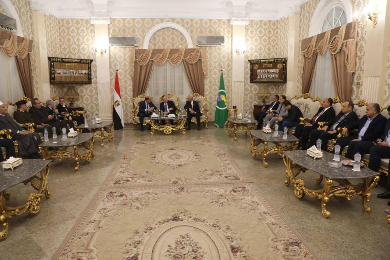 وزير التعليم العالي يلتقي محافظ المنيا ورئيس الجامعة بديوان عام المحافظة