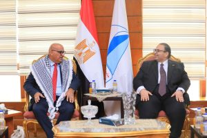رئيس جامعة كفر الشيخ يستقبل مسئول شئون الجامعات بسفارة فلسطين لتعزيز التعاون ودعم الوافدين