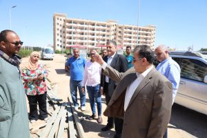 رئيس جامعة قنا يتابع أعمال تنفيذ سور المدينة الجامعية للطالبات