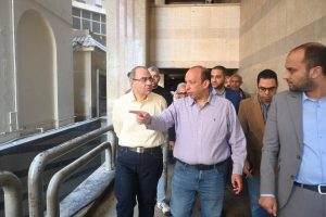 رئيس مجلس إدارة مستشفيات جامعة القاهرة يتفقد مستشفى الطوارئ للاطمئنان على انتظام العمل