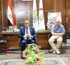 عميد طب أسيوط يستقبل وفدا من بنك الاستثمار القومي لمتابعة عددا من المشروعات القائمة