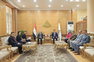 لتعزيز التعاون الثقافي والعلمي.. رئيس جامعة بنها يستقبل سفير اليابان بالقاهرة