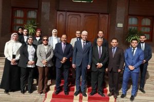 رئيس جامعة المنوفية يجتمع بعميد الحقوق وهيئة التدريس لمتابعة سير العمل بملف الجودة.. ويوجه بتحديث لائحة الكلية