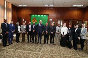 رئيس جامعة المنوفية يجتمع بعميد الحقوق وهيئة التدريس لمتابعة سير العمل بملف الجودة.. ويوجه بتحديث لائحة الكلية