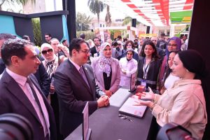 رئيس جامعة القاهرة وقيادات الجامعات يتفقدون معرض ملتقى التوظيف