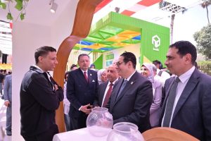 رئيس جامعة القاهرة وقيادات الجامعات يتفقدون معرض ملتقى التوظيف