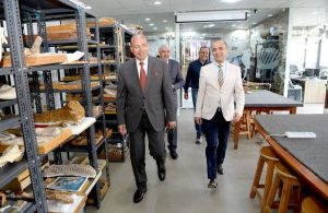 رئيس جامعة المنصورة يتفقد مركز الحفريات الفقارية ويؤكد دعمه لتطويره كمركز بحثي عالمي