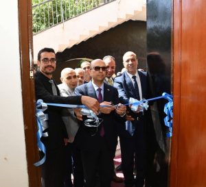 رئيس جامعة أسيوط يفتتح مركز إصدار شهادات الخريجين داخل مجمع الخدمات المركزي